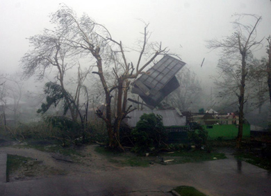 Destructor Tifón Megi a su paso por Filipinas