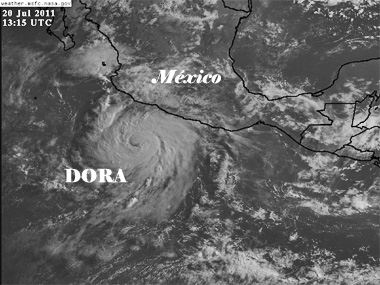 El huracán DORA se intensifica cerca de la costa oeste de México