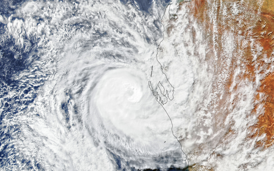 El ciclón tropical Seroja toca tierra en Australia