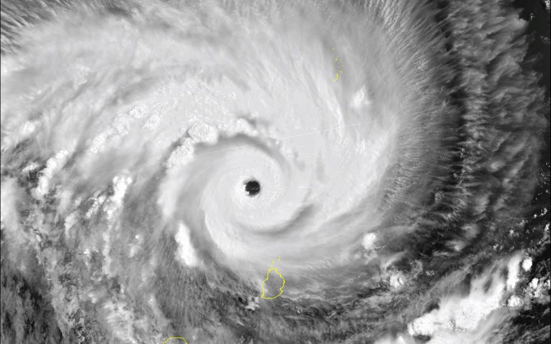 Ciclón Batsirai afecta a las Islas Reunión