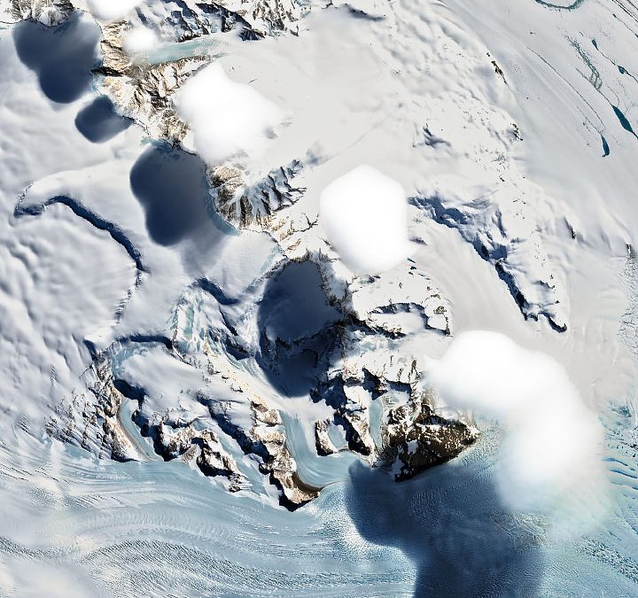 Altocúmulos lenticulares en la Antártida